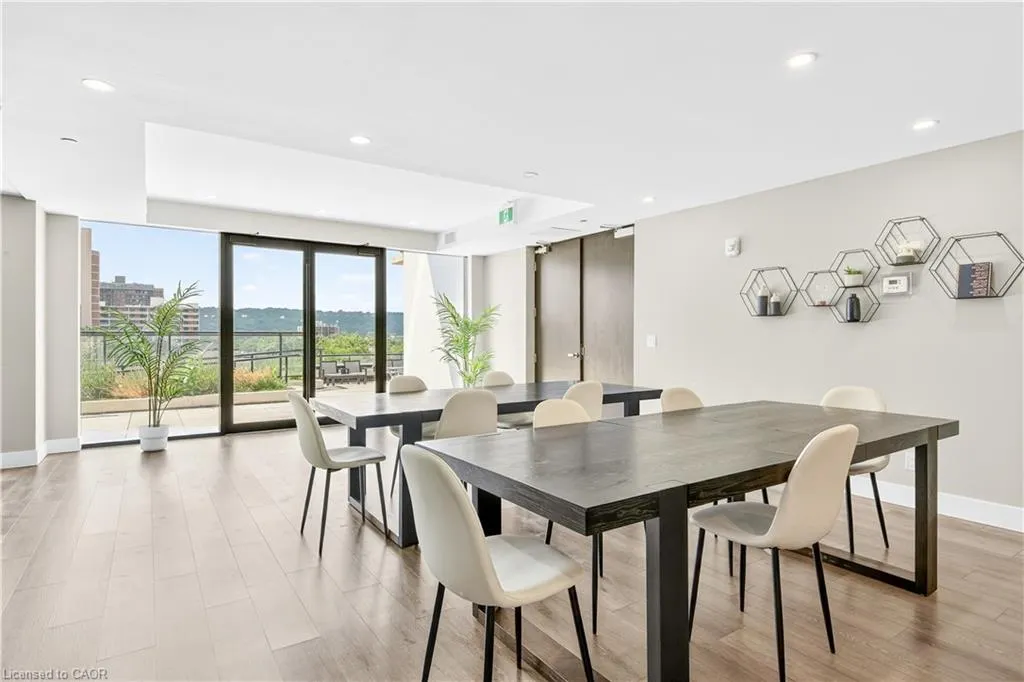 15 Queen Street S #1302