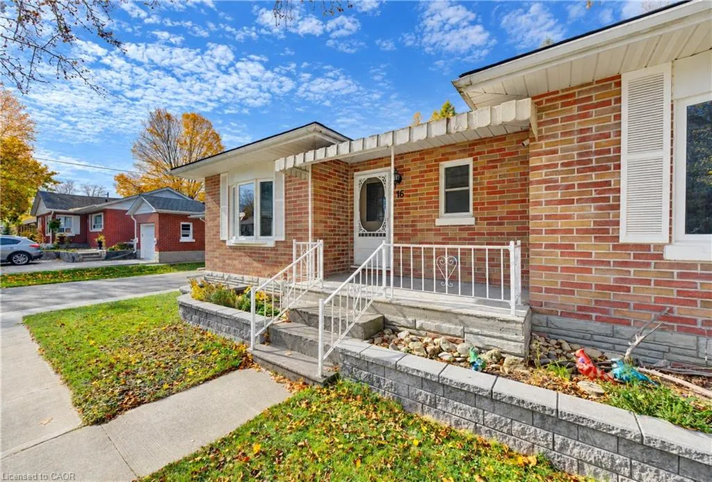 16 Snyder Avenue S