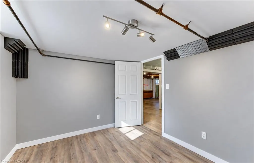 16 Snyder Avenue S