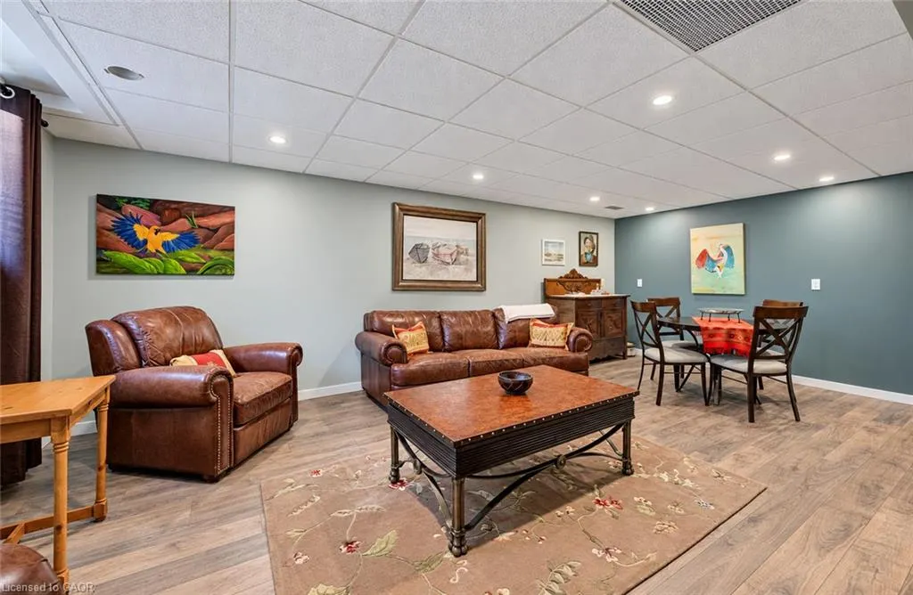 1076 Front Road