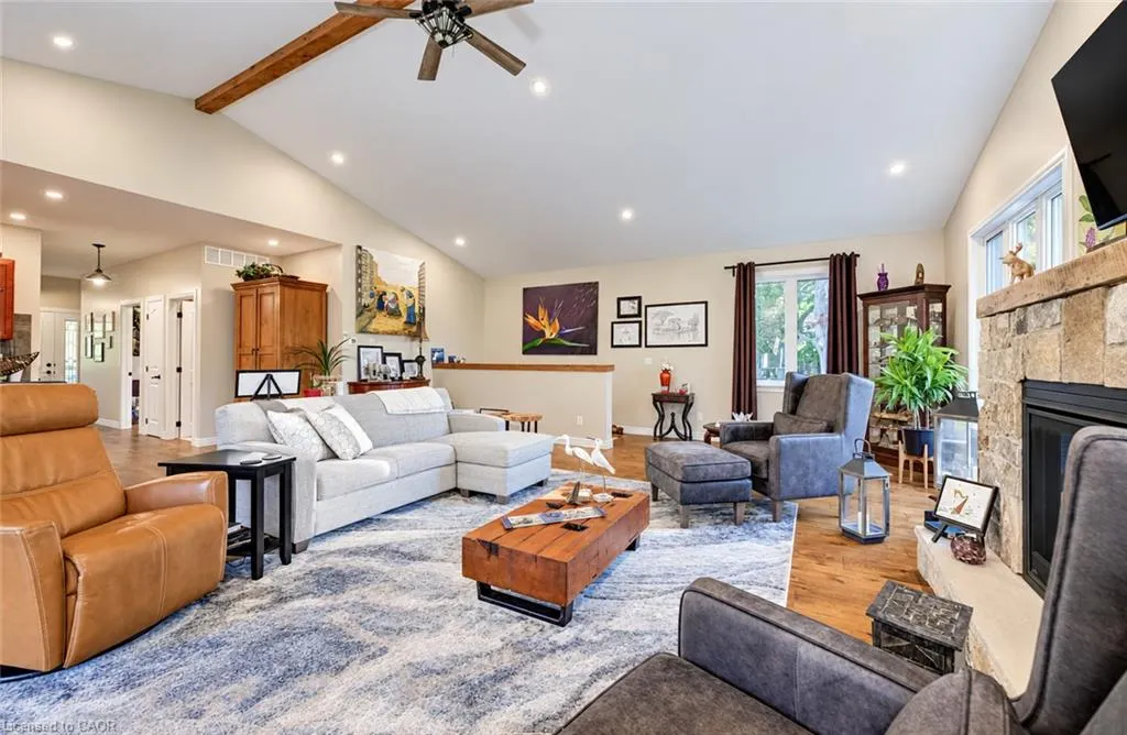 1076 Front Road