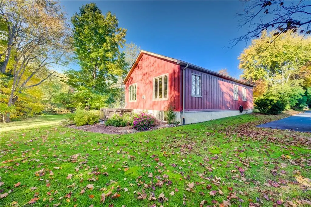 1076 Front Road