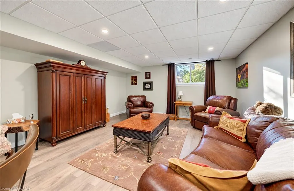 1076 Front Road