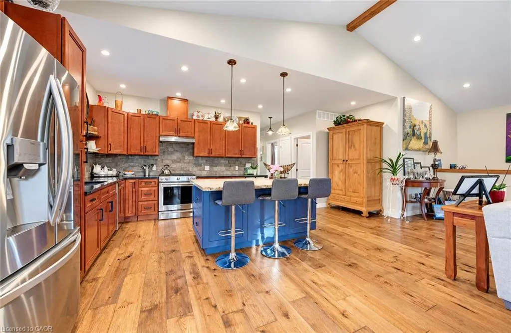 1076 Front Road
