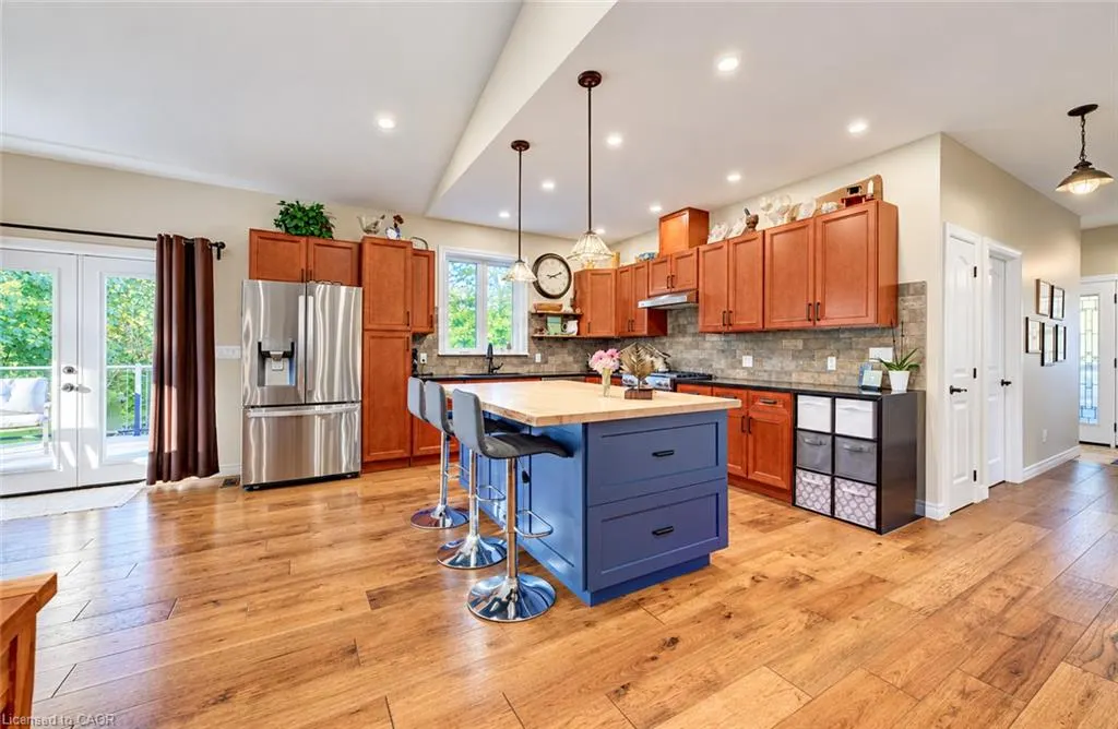 1076 Front Road