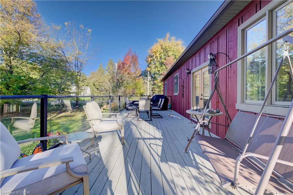 1076 Front Road