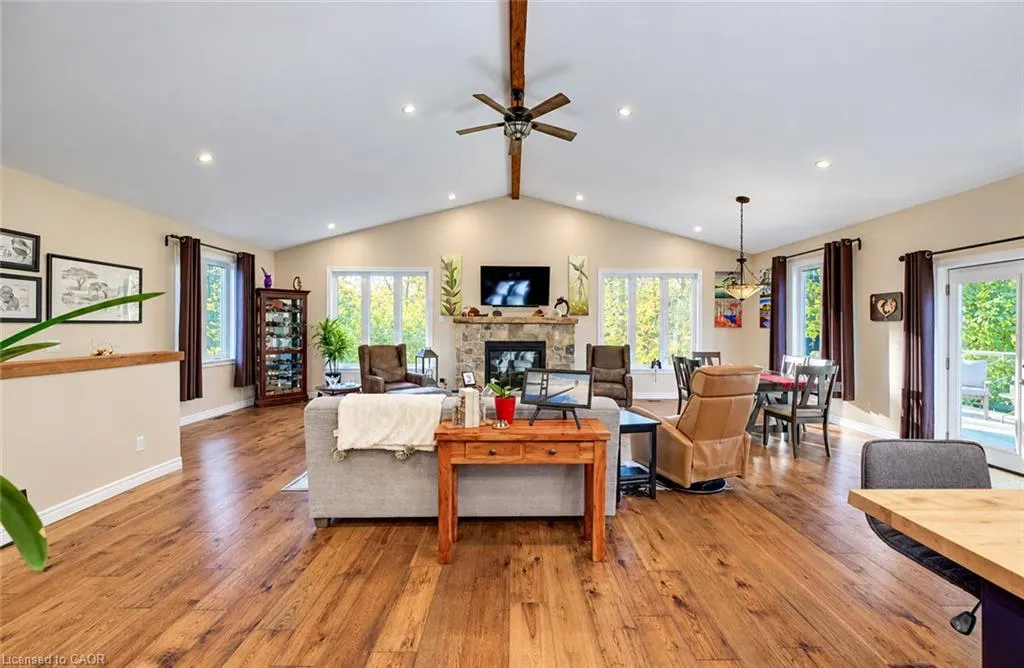 1076 Front Road