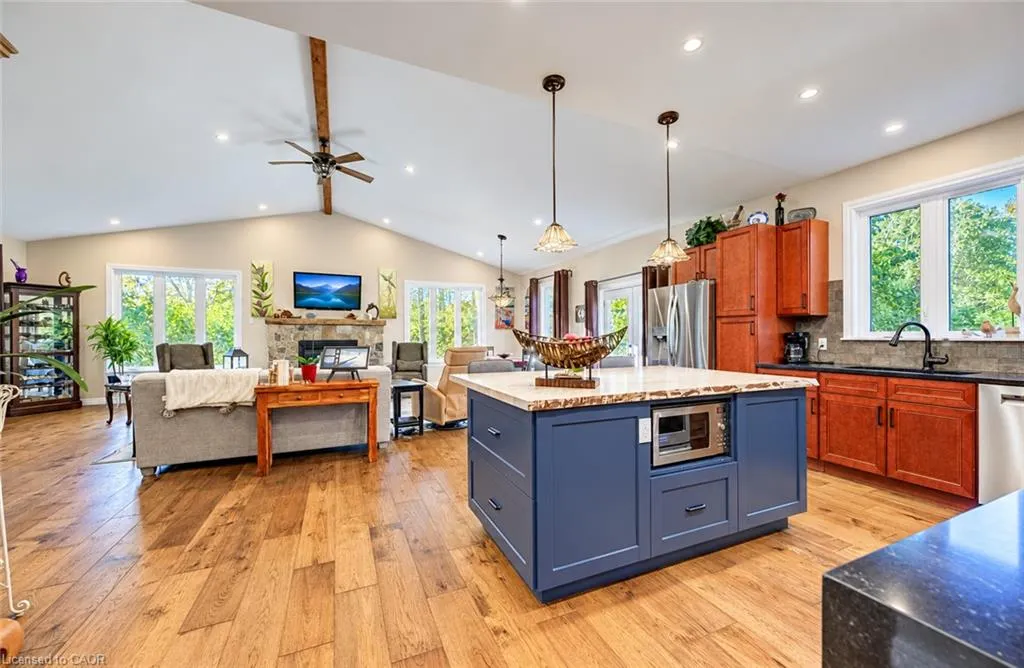 1076 Front Road