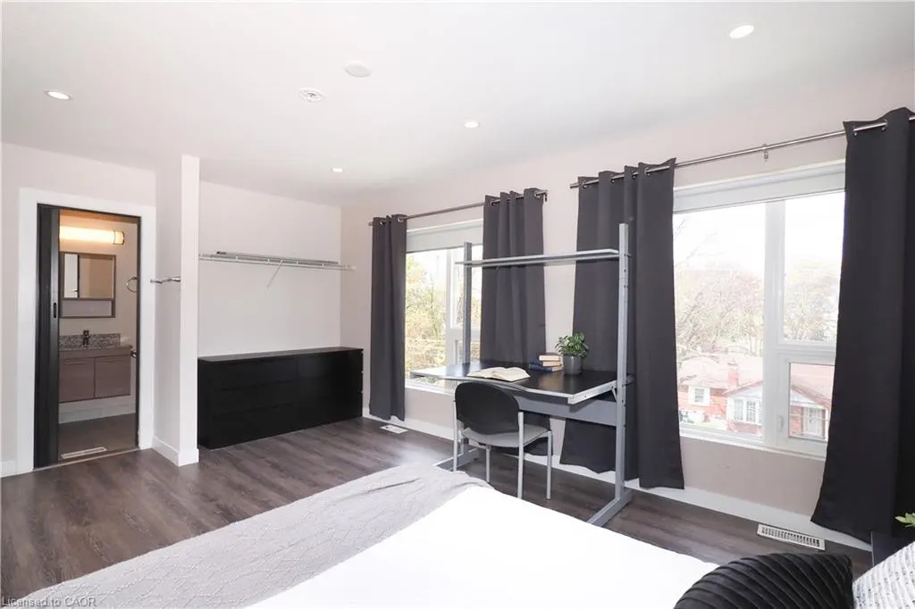 288 Albert Street #208