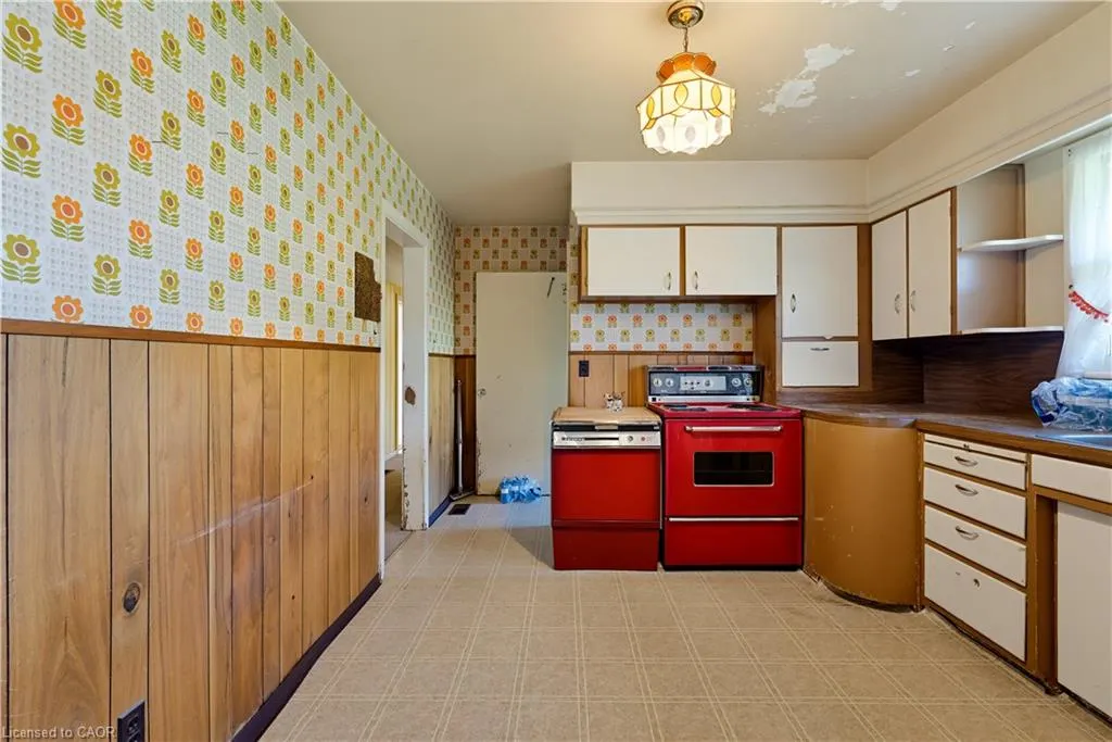 1023 North Service Road