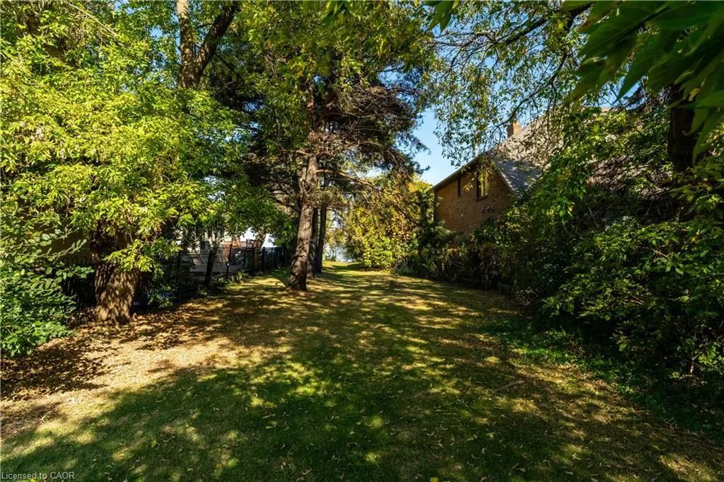 1023 North Service Road