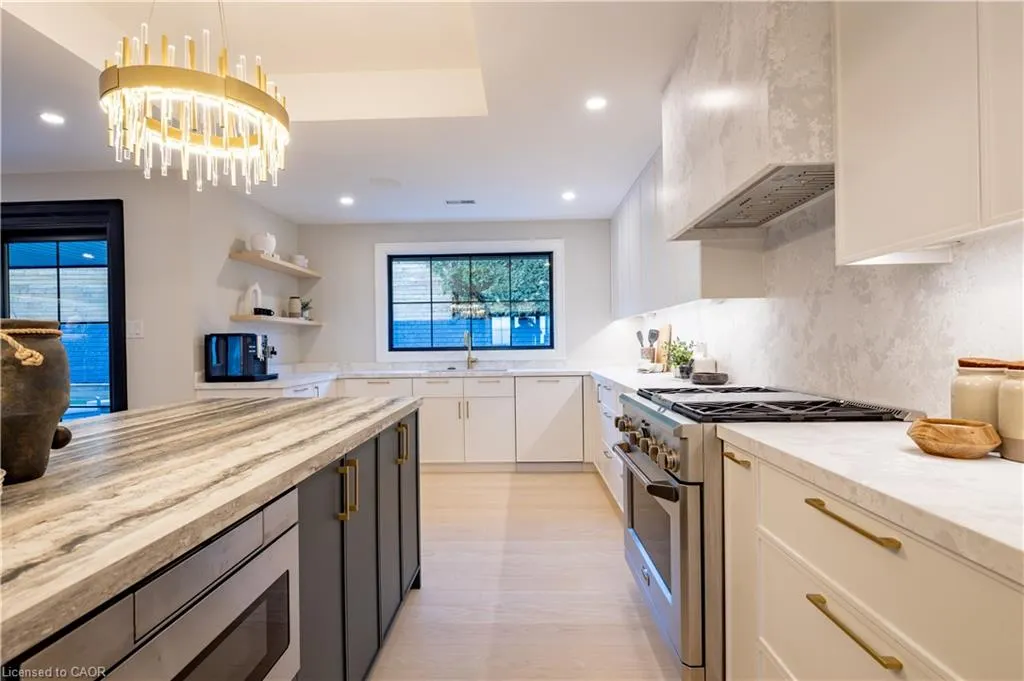 841 Danforth Place