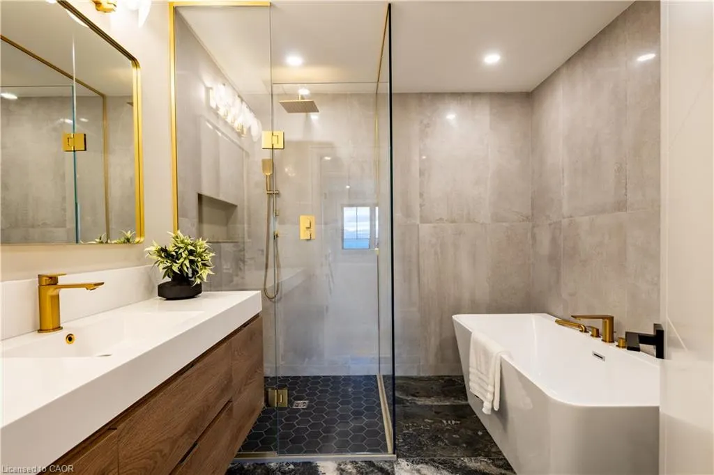 841 Danforth Place