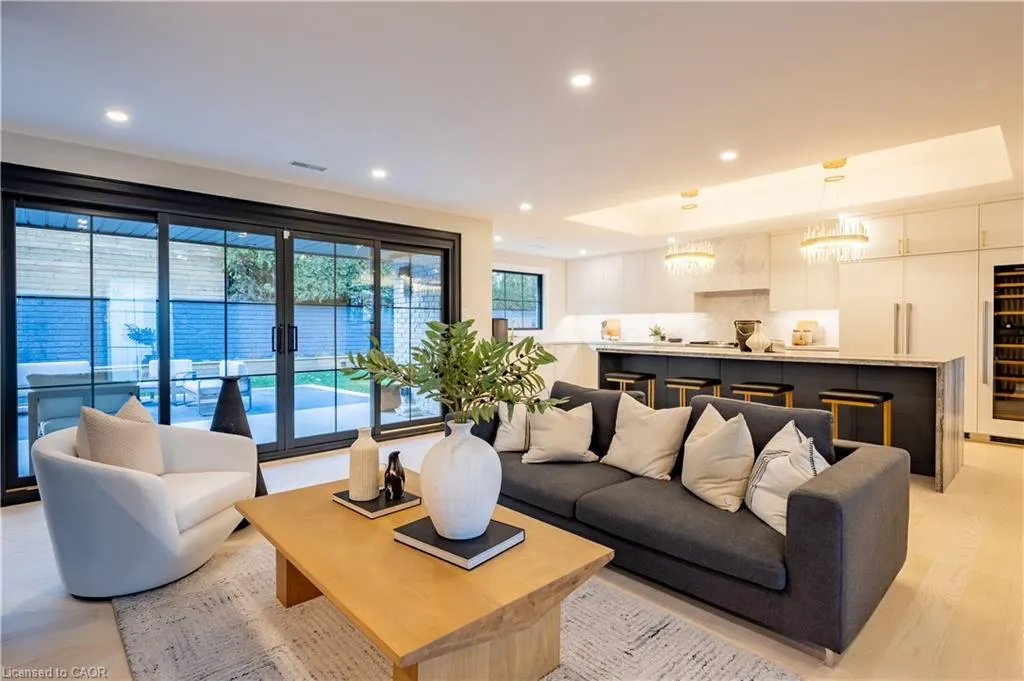 841 Danforth Place