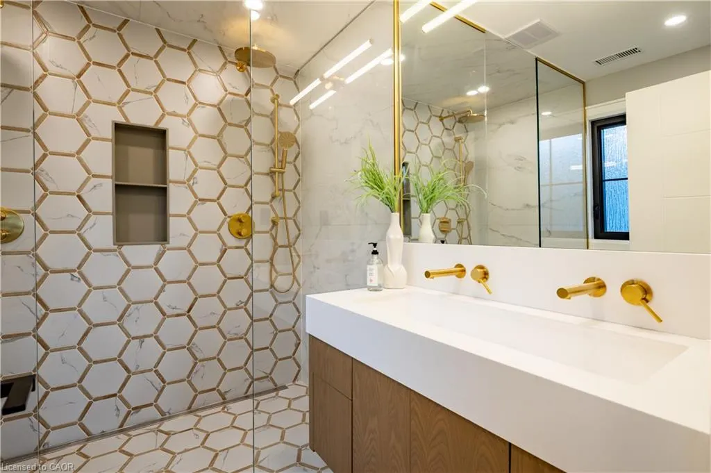 841 Danforth Place