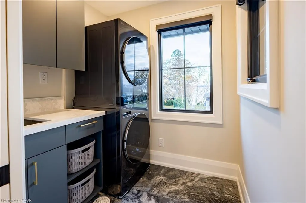 841 Danforth Place