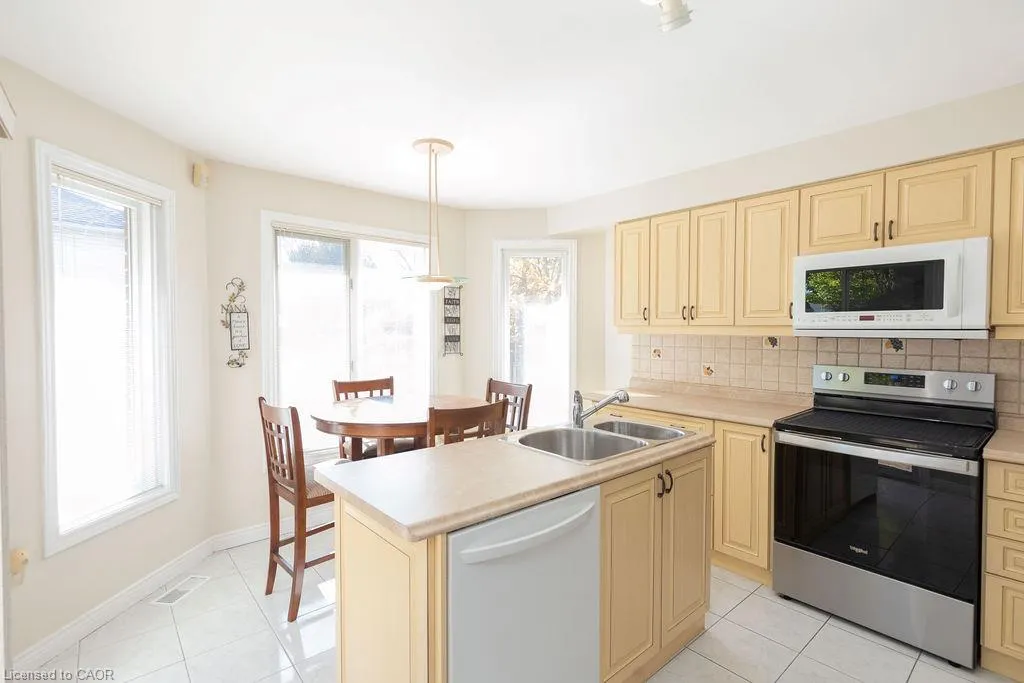 7 Falconridge Drive
