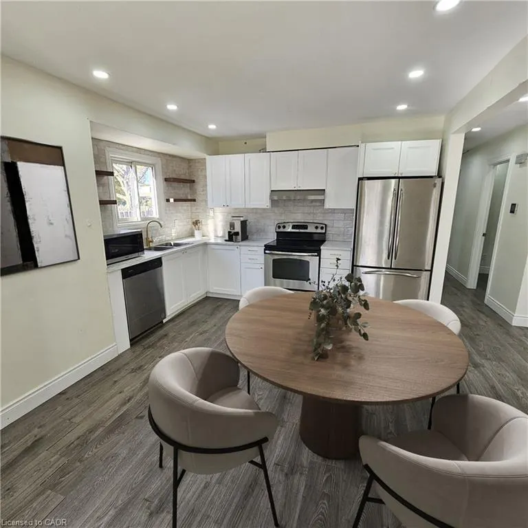 6 Patience Crescent #UPPER