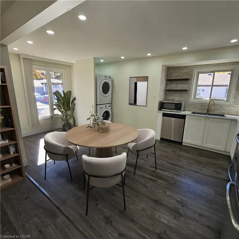 6 Patience Crescent #UPPER