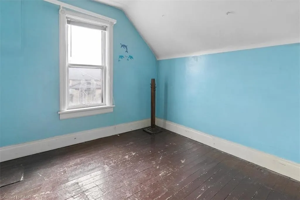 427 Duke Street W