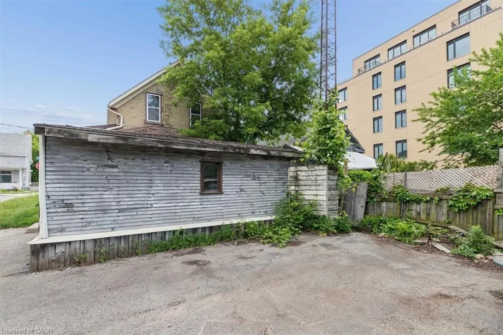 427 Duke Street W