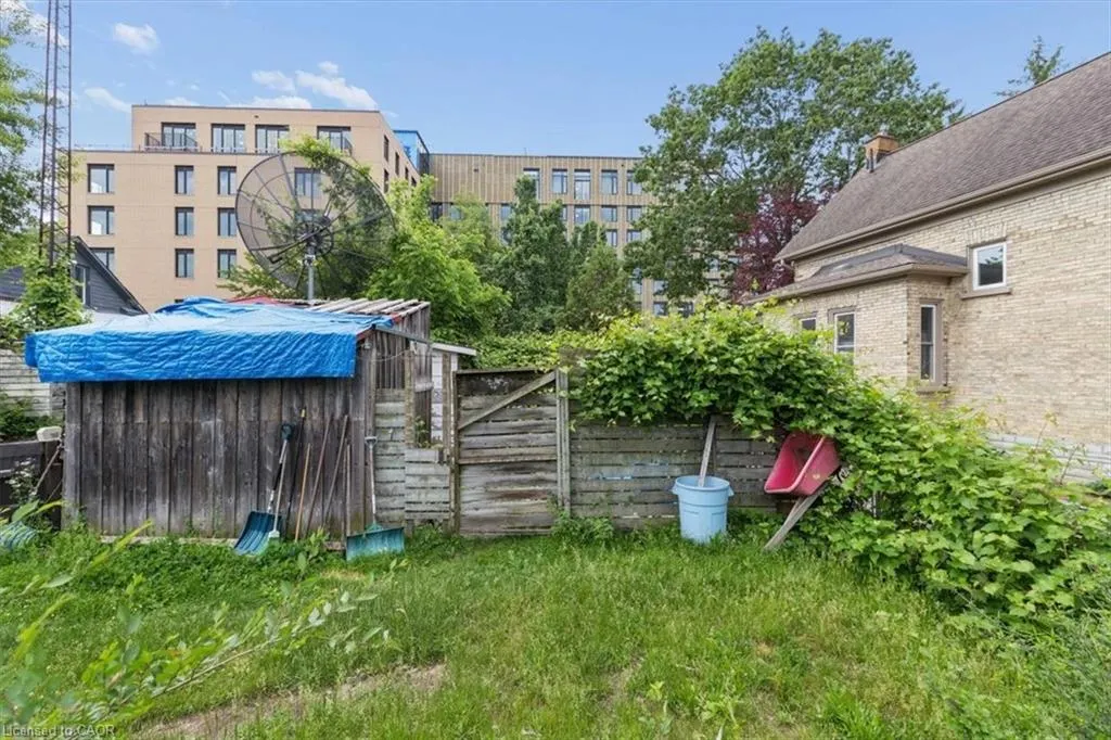 427 Duke Street W