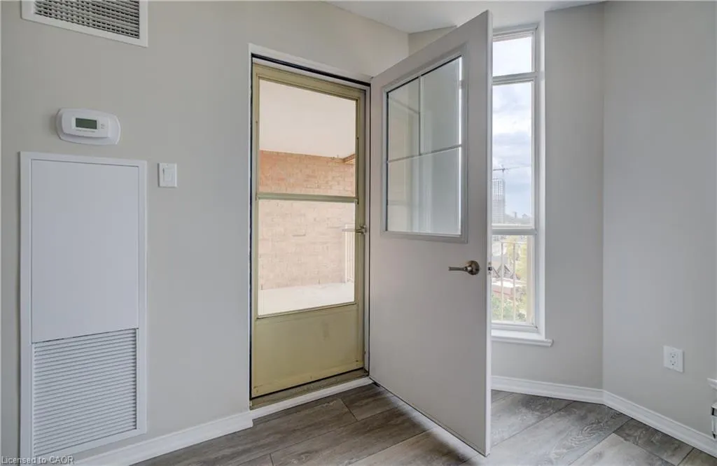 1414 King Street E #802