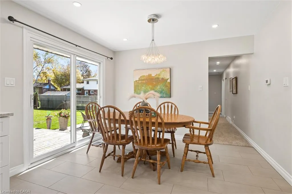 18 Evelyn Crescent