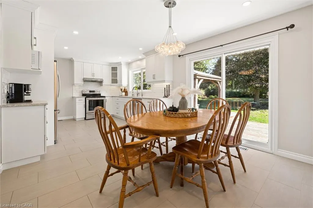 18 Evelyn Crescent
