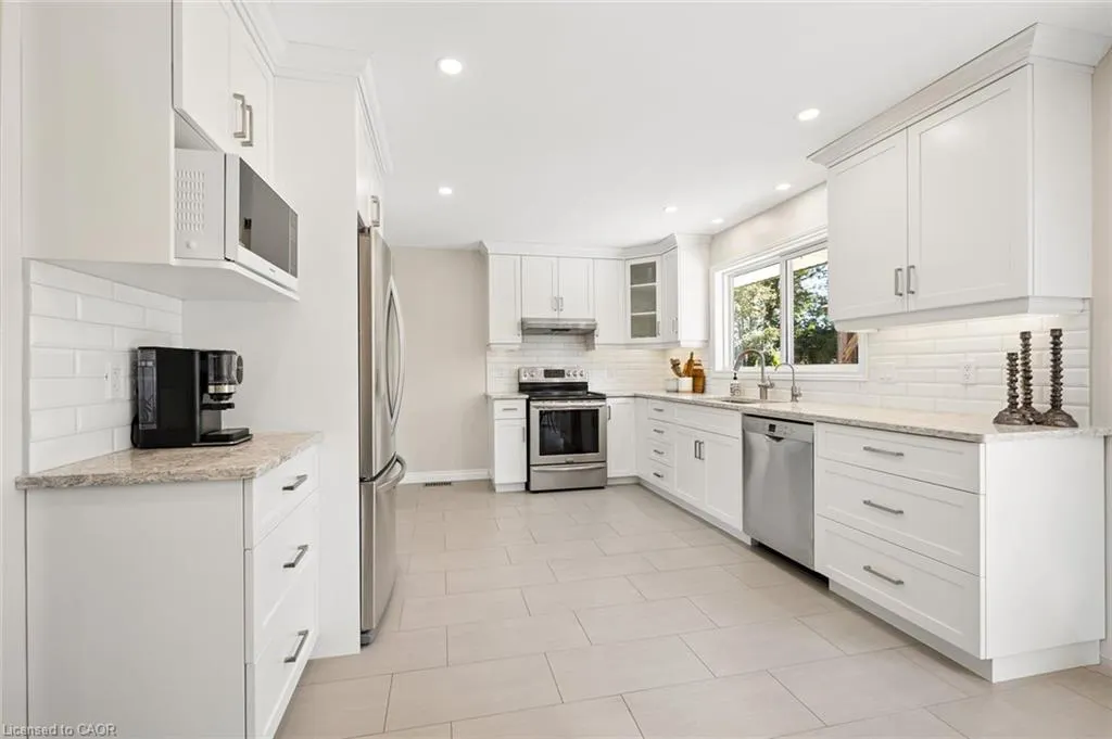 18 Evelyn Crescent