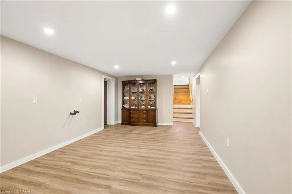 18 Evelyn Crescent