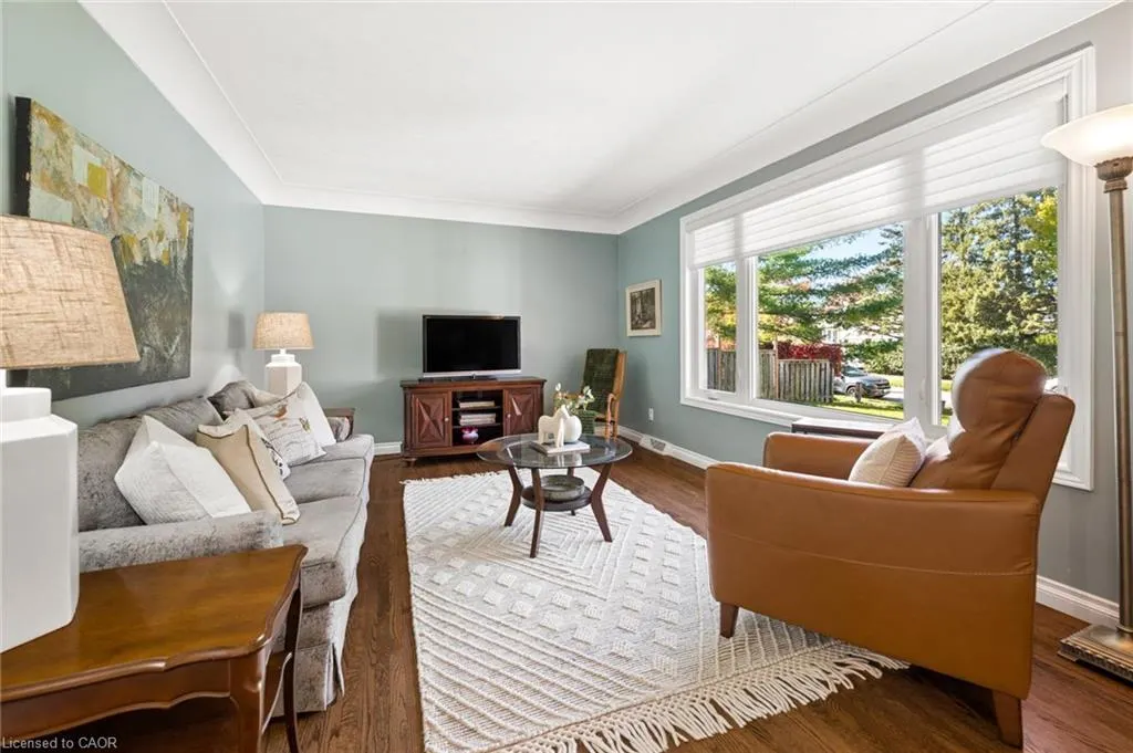 18 Evelyn Crescent