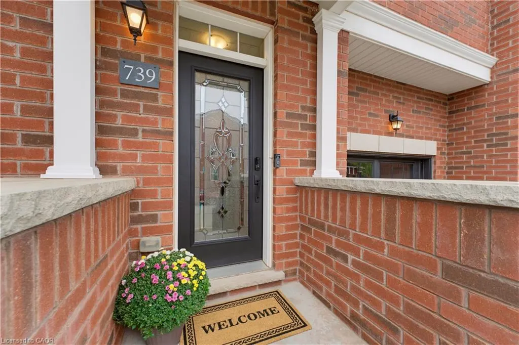 739 Banks Crescent