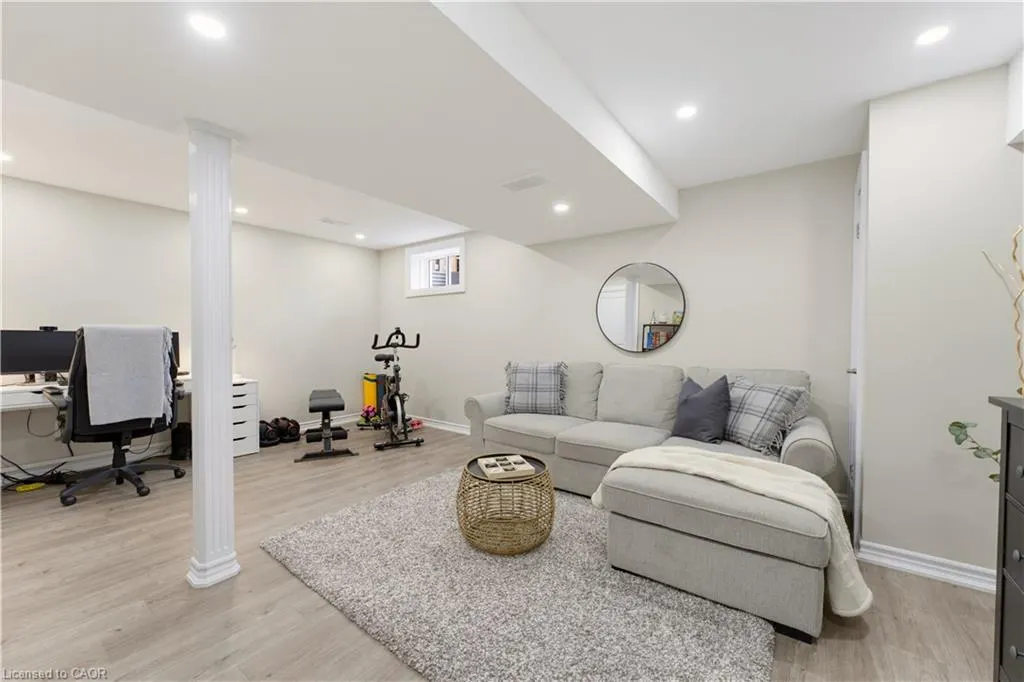 739 Banks Crescent