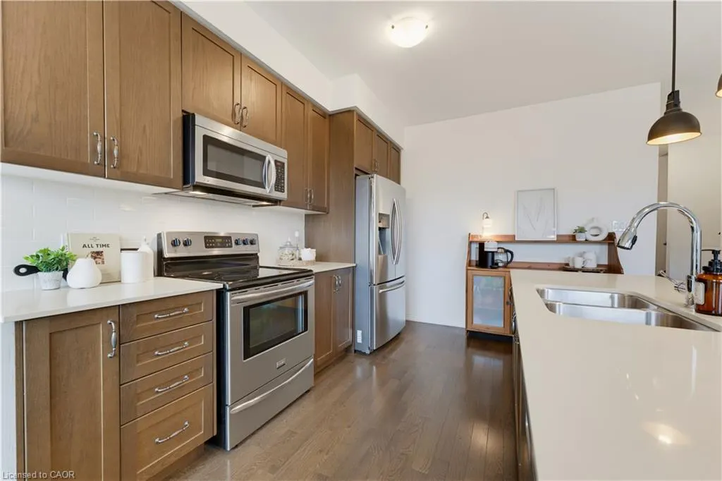 739 Banks Crescent