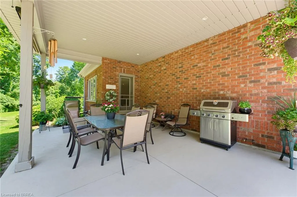 301 Governors Road E