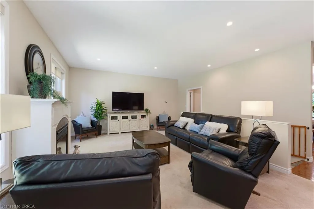 301 Governors Road E