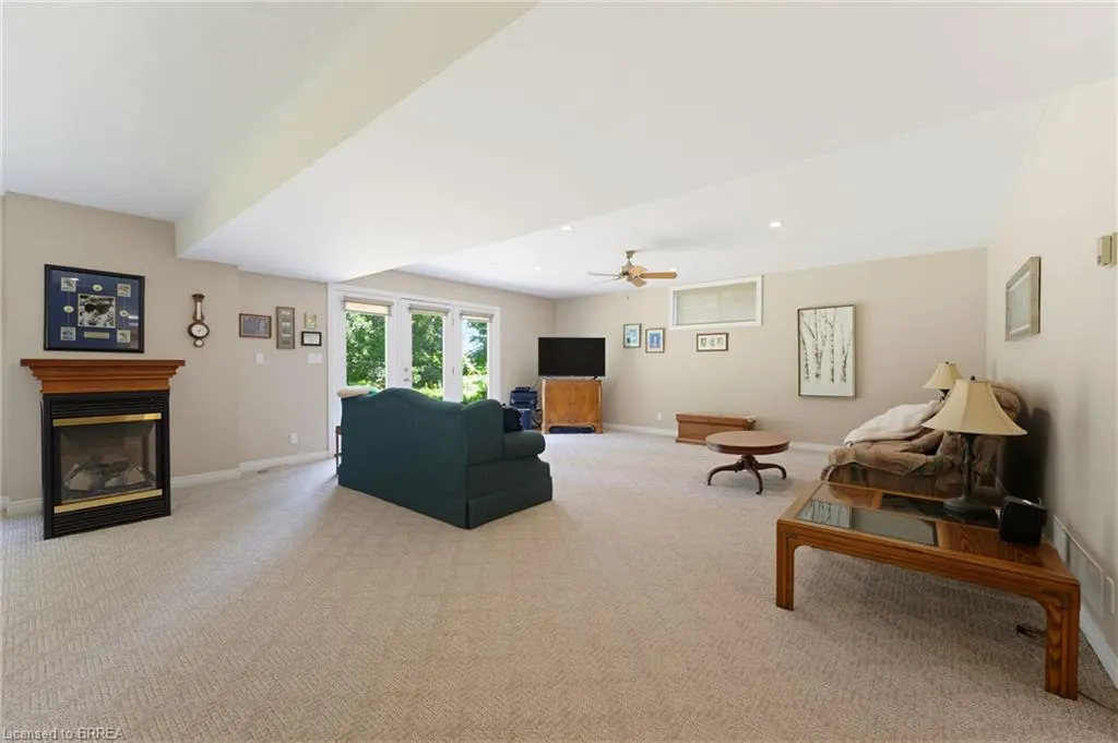 301 Governors Road E