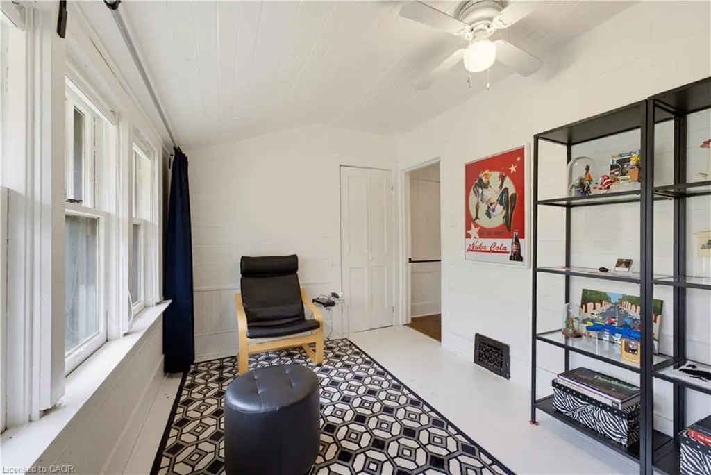 89 Allen Street W