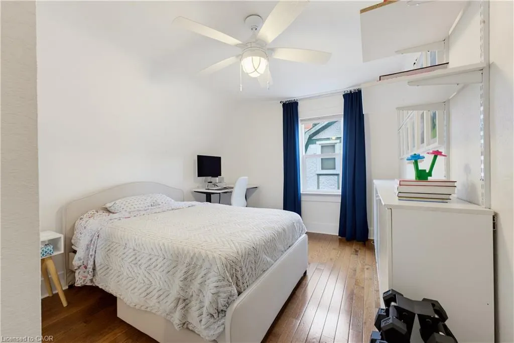89 Allen Street W