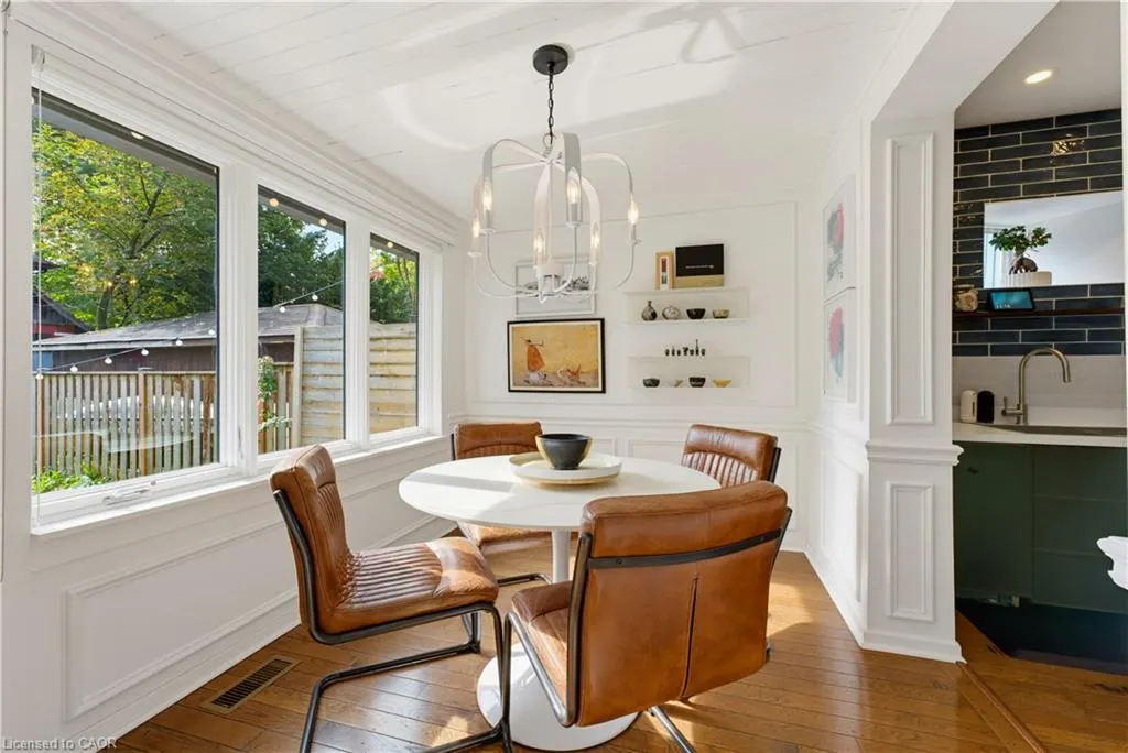 89 Allen Street W