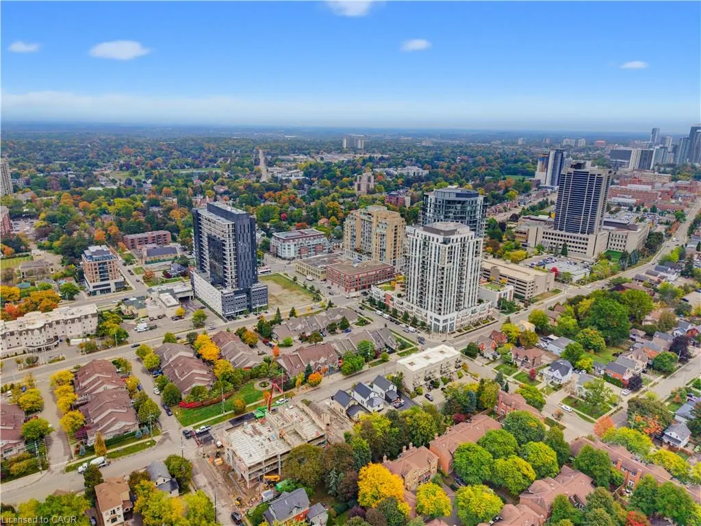 89 Allen Street W