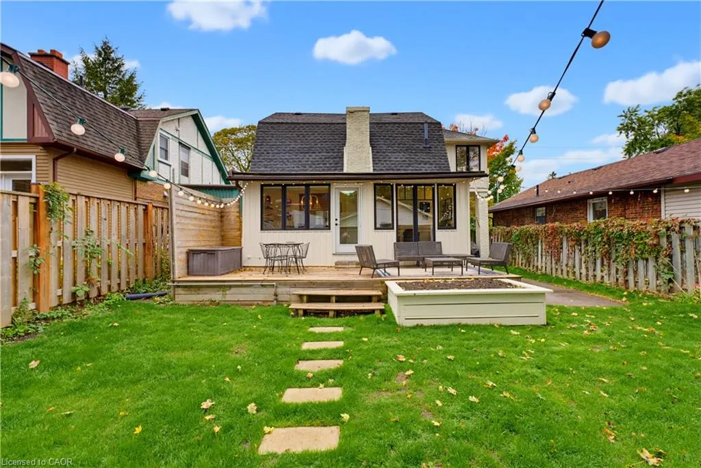 89 Allen Street W