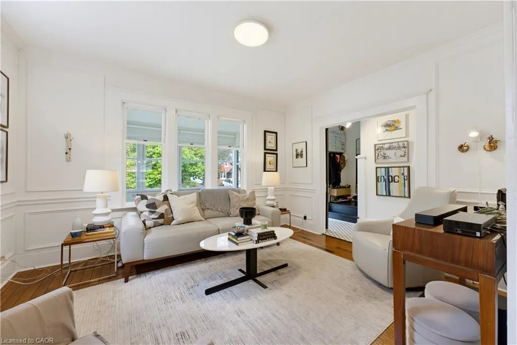 89 Allen Street W