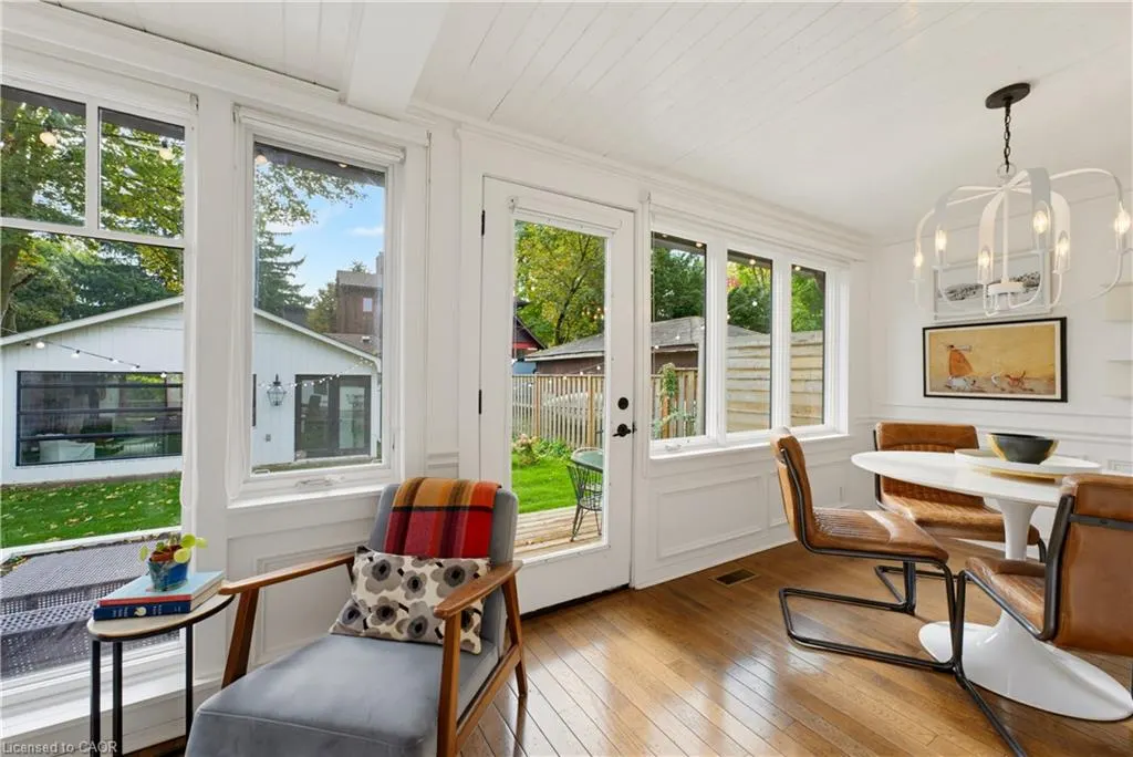 89 Allen Street W