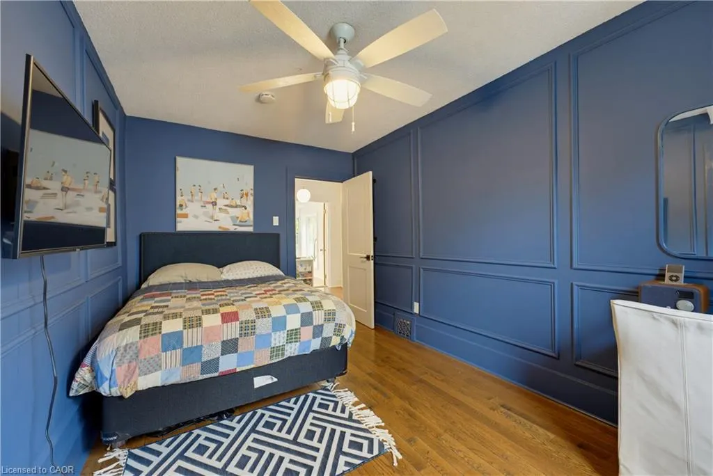 89 Allen Street W