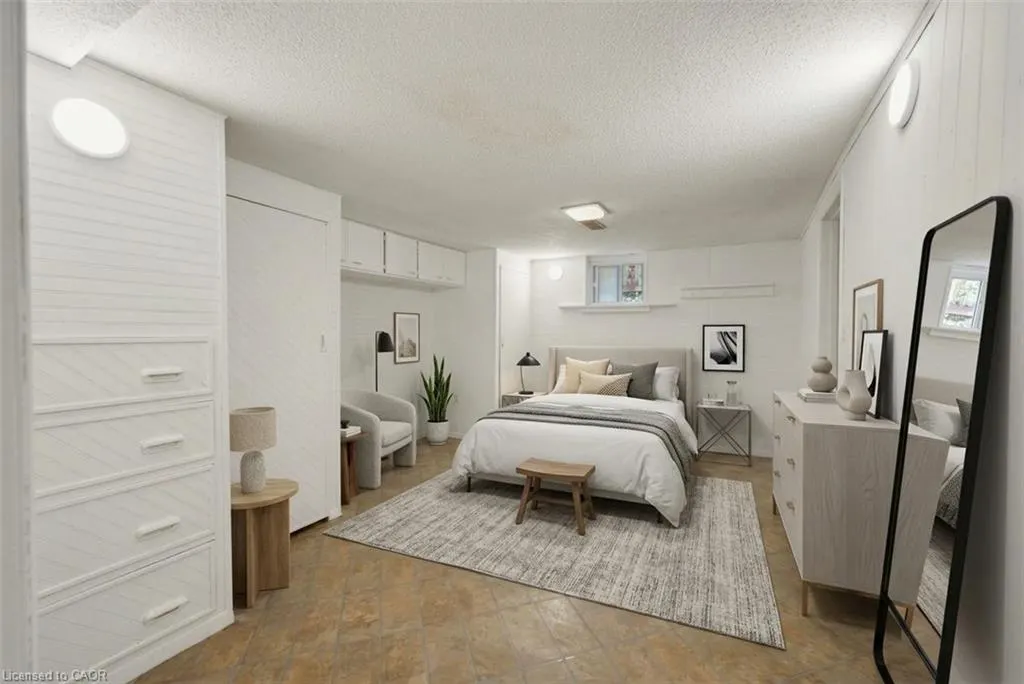 89 Allen Street W
