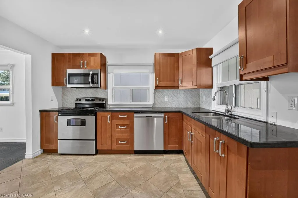 1024 Roosevelt Road