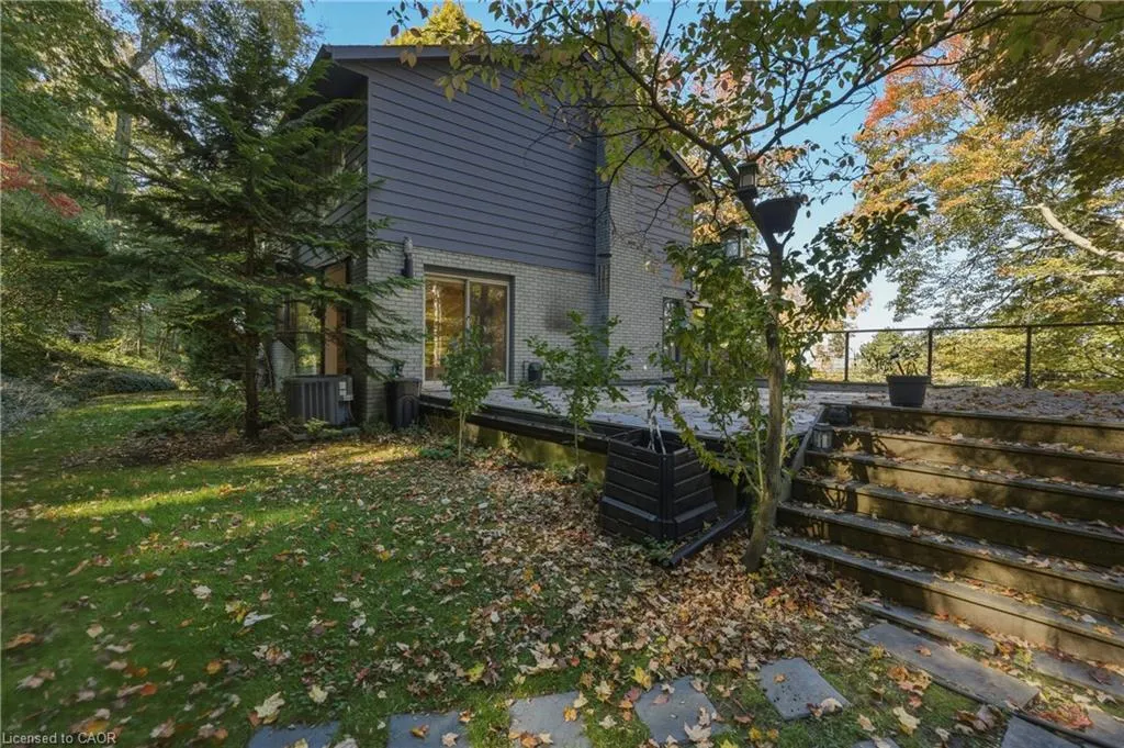 259 Main Street W