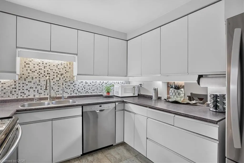 250 Kingswood Drive #6
